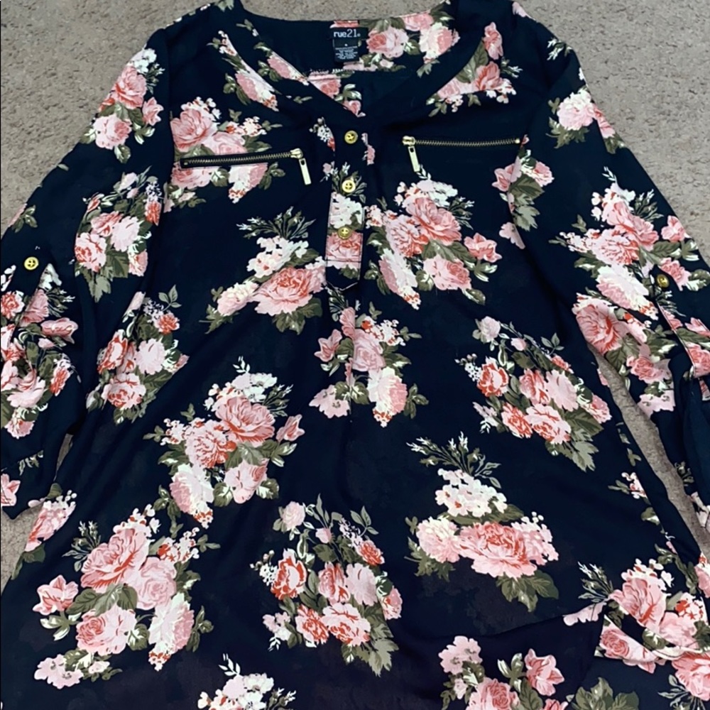 Floral top, size small